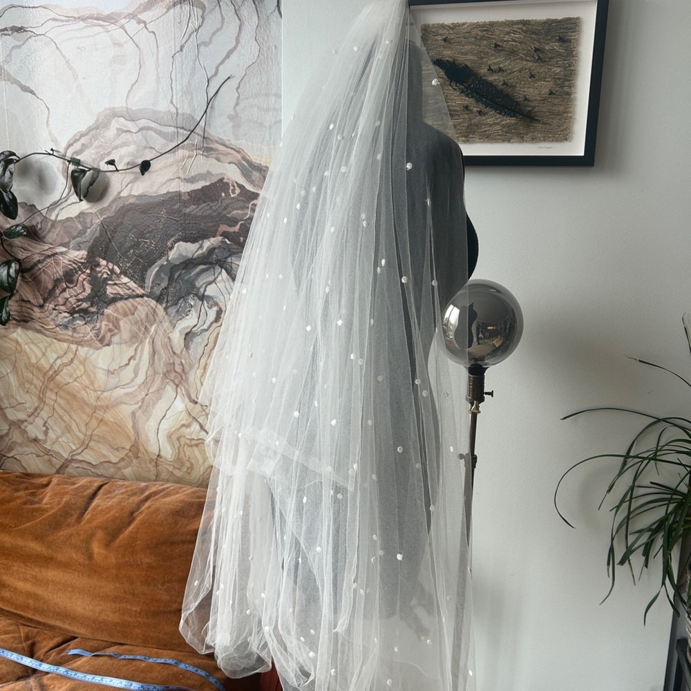 Elegant White Veil with Polka Dots